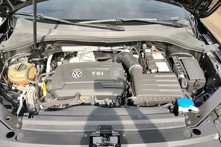 Used Volkswagen Tiguan L 2018 380TSI Automatic All-Wheel Drive Luxury Edition Engine Bay