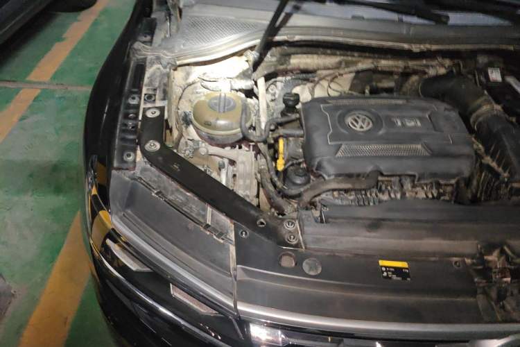 Used Volkswagen Tiguan L 2018 380TSI Automatic All-Wheel Drive Luxury Edition Engine Bay Right