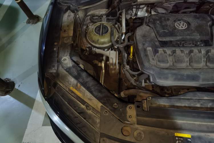 Used Volkswagen Tiguan L 2018 330TSI Automatic Two-Wheel Drive Luxury Edition Engine Bay Right