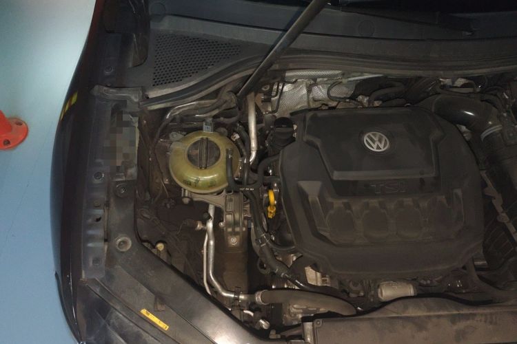 Used Volkswagen Tiguan L 2018 330TSI Automatic Two-Wheel Drive Luxury Edition Engine Bay Right