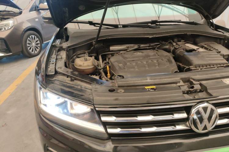 Used Volkswagen Tiguan L 2018 330TSI Automatic Two-Wheel Drive Luxury Edition Engine Bay Right
