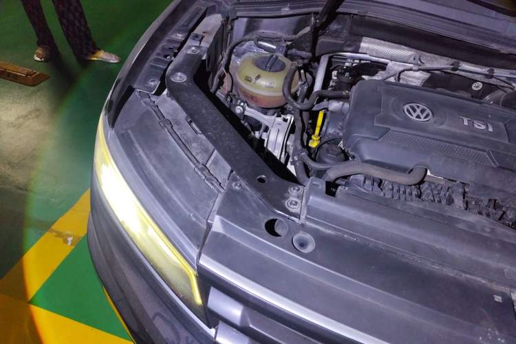 Used Volkswagen Tiguan L 2018 380TSI Automatic All-Wheel Drive Luxury Edition Engine Bay Right