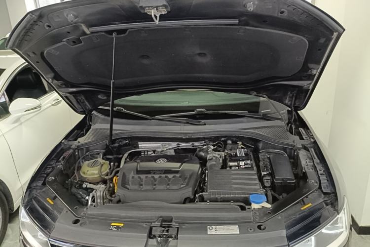 Used Volkswagen Tiguan L 2018 330TSI Automatic Two-Wheel Drive Luxury Edition Engine Bay