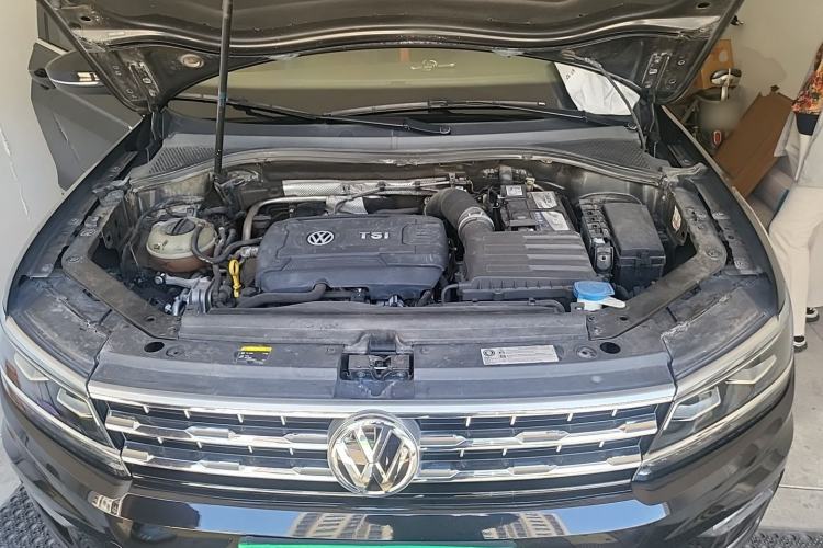 Used Volkswagen Tiguan L 2018 380TSI Automatic All-Wheel Drive Luxury Edition Engine Bay