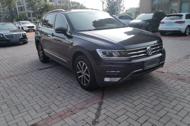 Used Volkswagen Tiguan L 2018 330TSI Automatic Two-Wheel Drive Luxury Edition Exterior 2