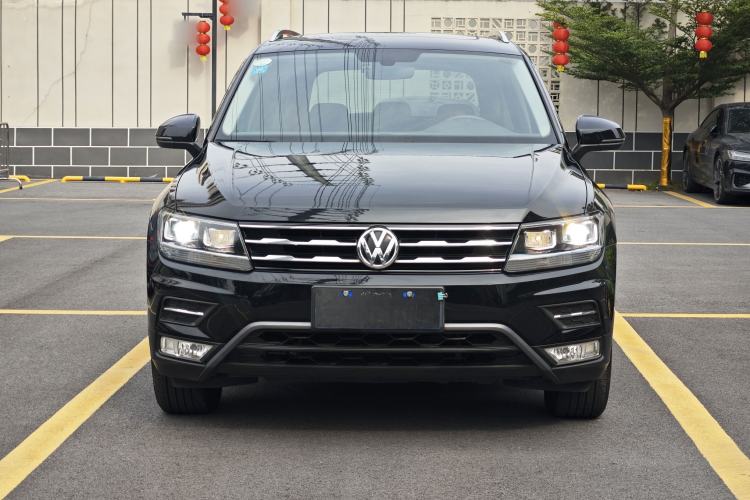 Used Volkswagen Tiguan L 2018 Facelift 330TSI Automatic Two-Wheel Drive Luxury Edition Exterior 2