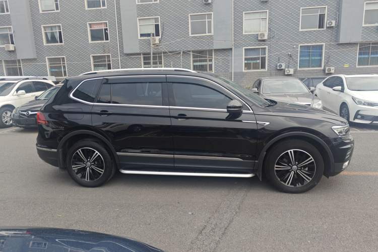 Used Volkswagen Tiguan L 2018 380TSI Automatic All-Wheel Drive Luxury Edition Exterior 3