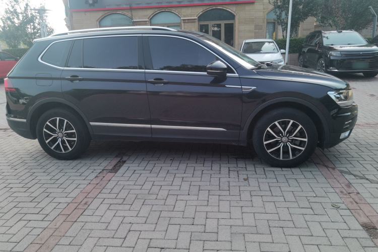 Used Volkswagen Tiguan L 2018 330TSI Automatic Two-Wheel Drive Luxury Edition Exterior 3