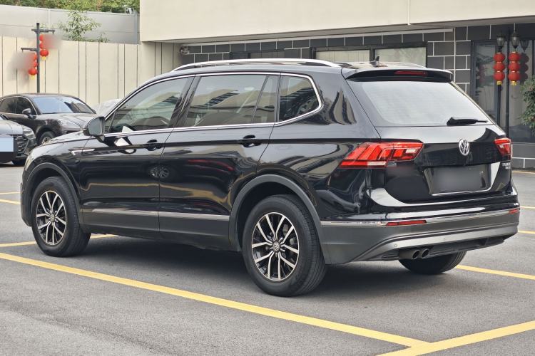 Used Volkswagen Tiguan L 2018 Facelift 330TSI Automatic Two-Wheel Drive Luxury Edition Exterior 4