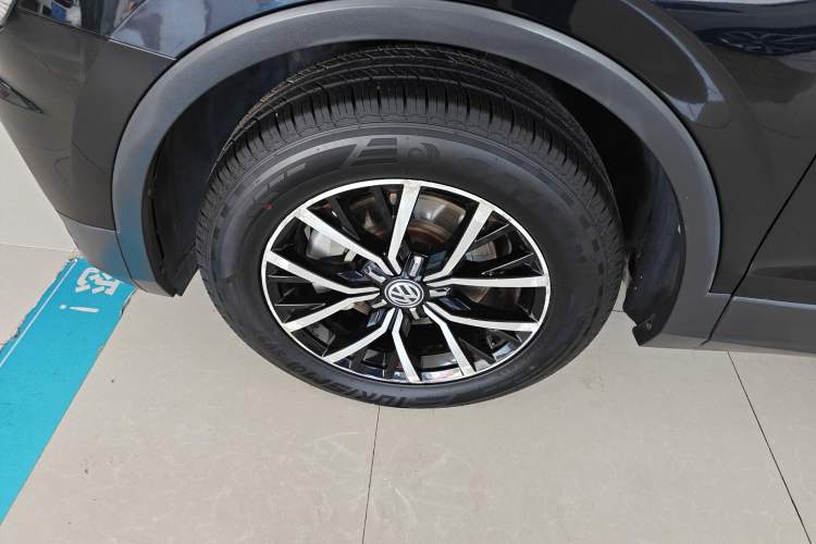 Used Volkswagen Tiguan L 2018 Facelift 330TSI Automatic Two-Wheel Drive Luxury Edition Exterior 4