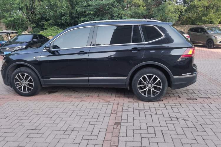 Used Volkswagen Tiguan L 2018 330TSI Automatic Two-Wheel Drive Luxury Edition Exterior 6
