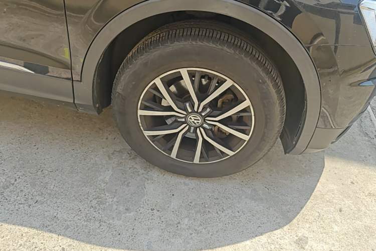 Used Volkswagen Tiguan L 2018 Facelift 330TSI Automatic Two-Wheel Drive Luxury Edition Exterior 7