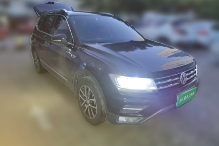 Used Volkswagen Tiguan L 2018 330TSI Automatic Two-Wheel Drive Luxury Edition Front Right 45 Deg