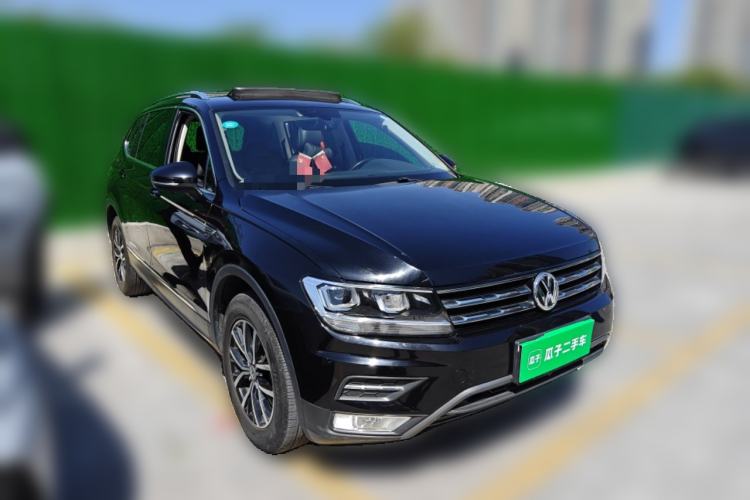 Used Volkswagen Tiguan L 2018 330TSI Automatic Two-Wheel Drive Luxury Edition Front Right 45 Deg