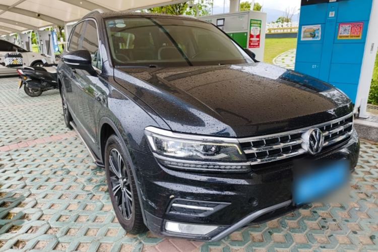 Used Volkswagen Tiguan L 2018 380TSI Automatic All-Wheel Drive Luxury Edition Front Right 45 Deg