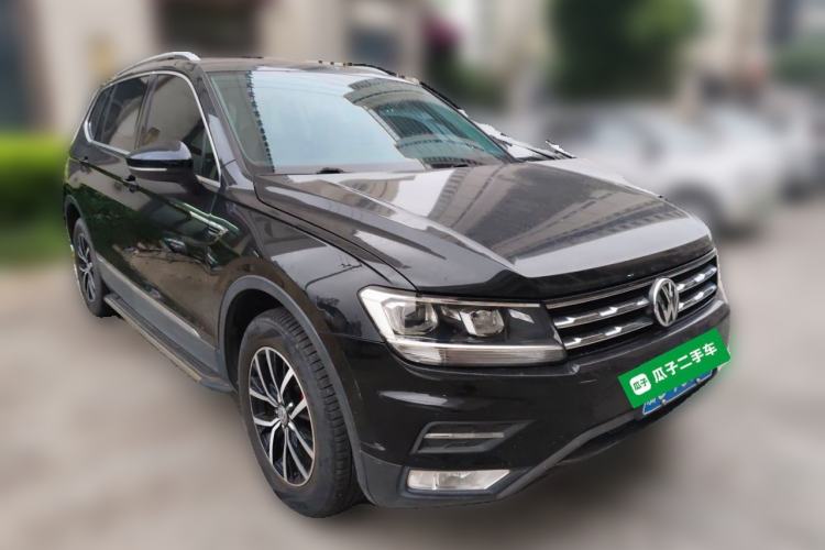 Used Volkswagen Tiguan L 2018 330TSI Automatic Two-Wheel Drive Luxury Edition Front Right 45 Deg