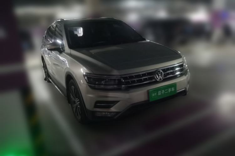 Used Volkswagen Tiguan L 2018 380TSI Automatic All-Wheel Drive Luxury Edition Front Right 45 Deg