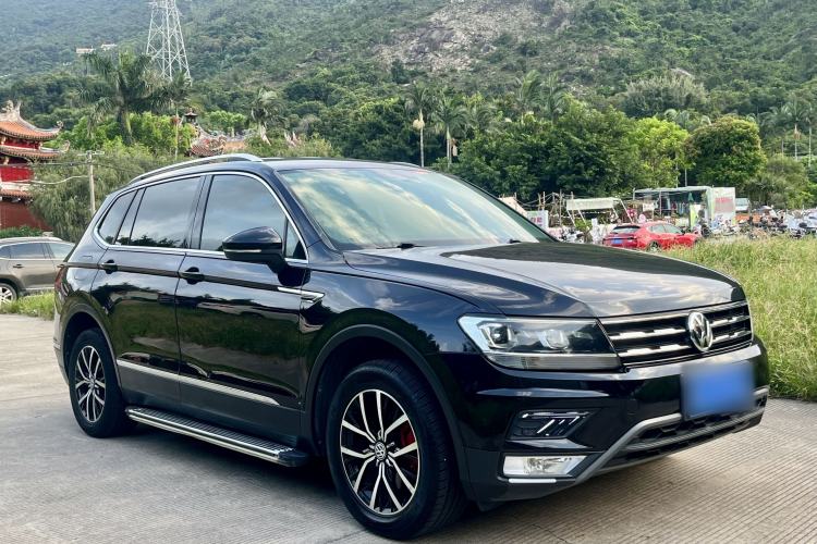 Used Volkswagen Tiguan L 2018 330TSI Automatic Two-Wheel Drive Comfort Edition Front Right 45 Deg