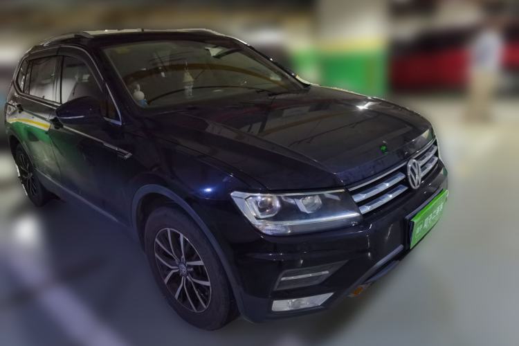 Used Volkswagen Tiguan L 2018 330TSI Automatic Two-Wheel Drive Luxury Edition Front Right 45 Deg