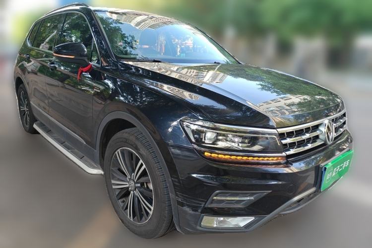 Used Volkswagen Tiguan L 2018 380TSI Automatic All-Wheel Drive Luxury Edition Front Right 45 Deg