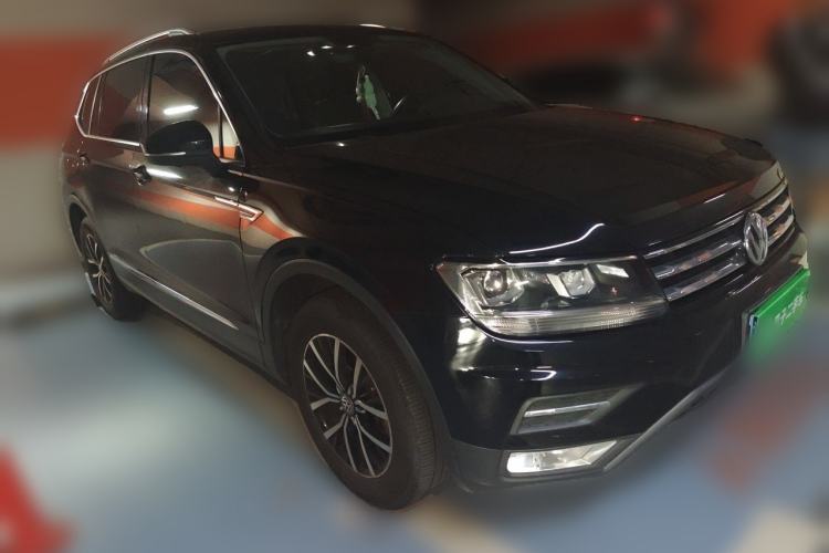 Used Volkswagen Tiguan L 2018 330TSI Automatic Two-Wheel Drive Luxury Edition Front Right 45 Deg