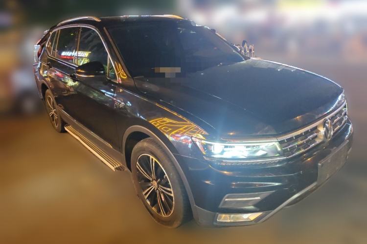 Used Volkswagen Tiguan L 2018 380TSI Automatic All-Wheel Drive Luxury Edition Front Right 45 Deg