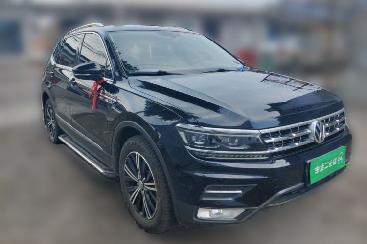 Used Volkswagen Tiguan L 2018 380TSI Automatic All-Wheel Drive Luxury Edition Front Right 45 Deg
