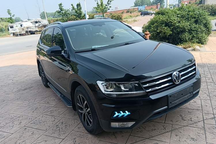 Used Volkswagen Tiguan L 2018 Facelift 330TSI Automatic Two-Wheel Drive Luxury Edition Front Right 45 Deg