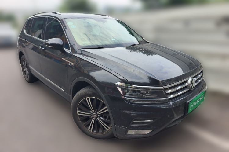 Used Volkswagen Tiguan L 2018 380TSI Automatic All-Wheel Drive Luxury Edition Front Right 45 Deg