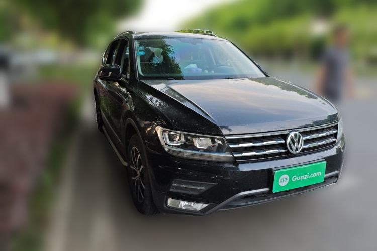 Used Volkswagen Tiguan L 2018 330TSI Automatic Two-Wheel Drive Luxury Edition Front Right 45 Deg