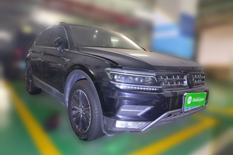 Used Volkswagen Tiguan L 2018 380TSI Automatic All-Wheel Drive Luxury Edition Front Right 45 Deg
