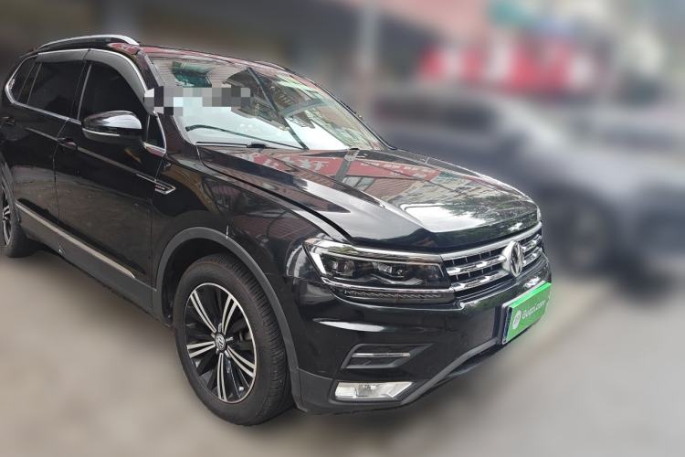 Used Volkswagen Tiguan L 2018 380TSI Automatic All-Wheel Drive Luxury Edition Front Right 45 Deg