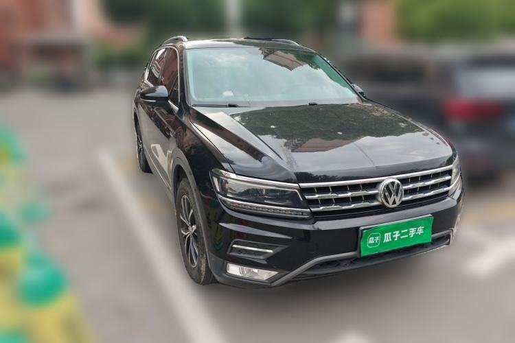 Used Volkswagen Tiguan L 2018 330TSI Automatic Two-Wheel Drive Luxury Edition Front Right 45 Deg