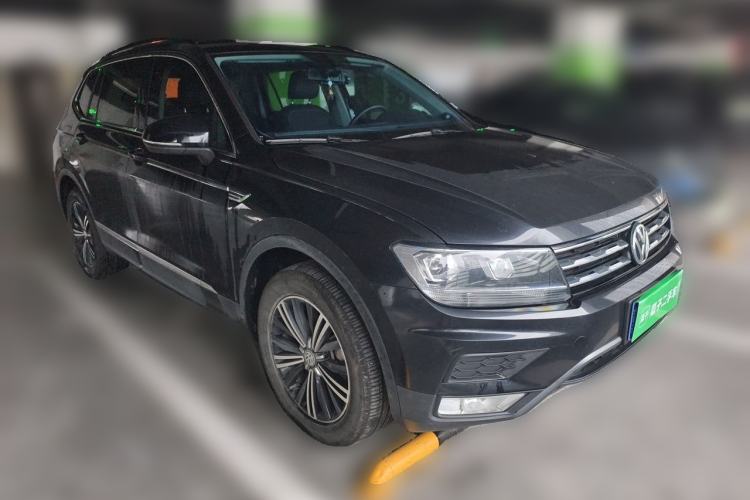 Used Volkswagen Tiguan L 2018 Revised Version 330TSI Automatic Two-Wheel Drive Trendy Edition Front Right 45 Deg