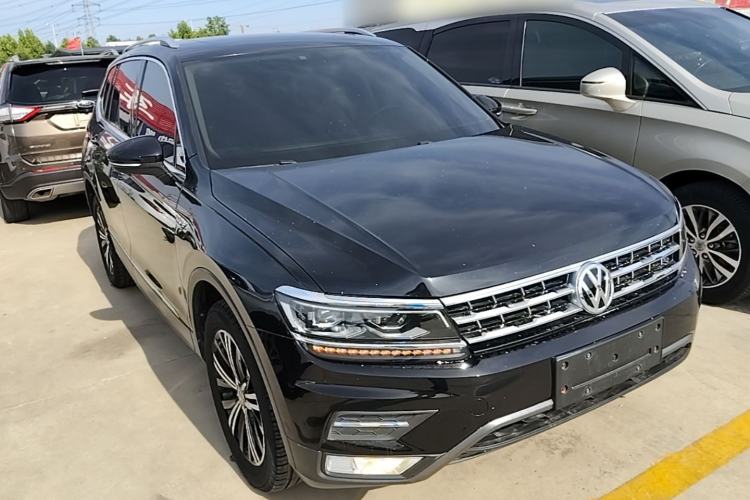 Used Volkswagen Tiguan L 2018 380TSI Automatic All-Wheel Drive Luxury Edition Front Right 45 Deg