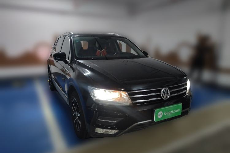 Used Volkswagen Tiguan L 2018 330TSI Automatic Two-Wheel Drive Luxury Edition Front Right 45 Deg