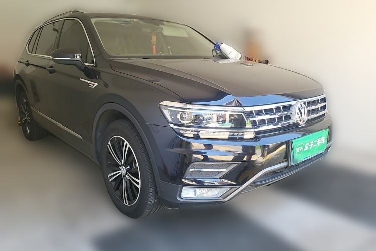 Used Volkswagen Tiguan L 2018 380TSI Automatic All-Wheel Drive Luxury Edition Front Right 45 Deg