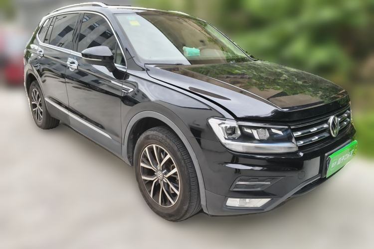 Used Volkswagen Tiguan L 2018 330TSI Automatic Two-Wheel Drive Luxury Edition Front Right 45 Deg