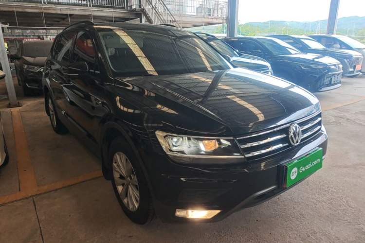 Used Volkswagen Tiguan L 2018 330TSI Automatic Two-Wheel Drive Luxury Edition Front Right 45 Deg