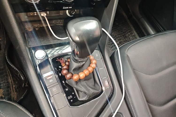 Used Volkswagen Tiguan L 2018 330TSI Automatic Two-Wheel Drive Luxury Edition Gear Lever