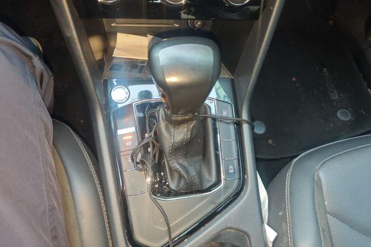 Used Volkswagen Tiguan L 2018 Facelift 330TSI Automatic Two-Wheel Drive Luxury Edition Gear Lever