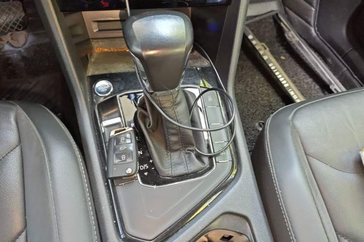 Used Volkswagen Tiguan L 2018 Revised Version 330TSI Automatic Two-Wheel Drive Comfort Edition Gear Lever