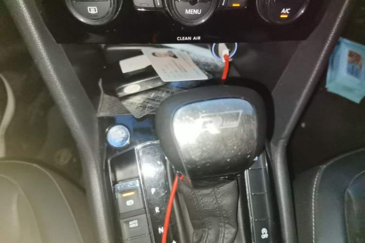 Used Volkswagen Tiguan L 2018 330TSI Automatic Two-Wheel Drive Luxury Edition Gear Lever