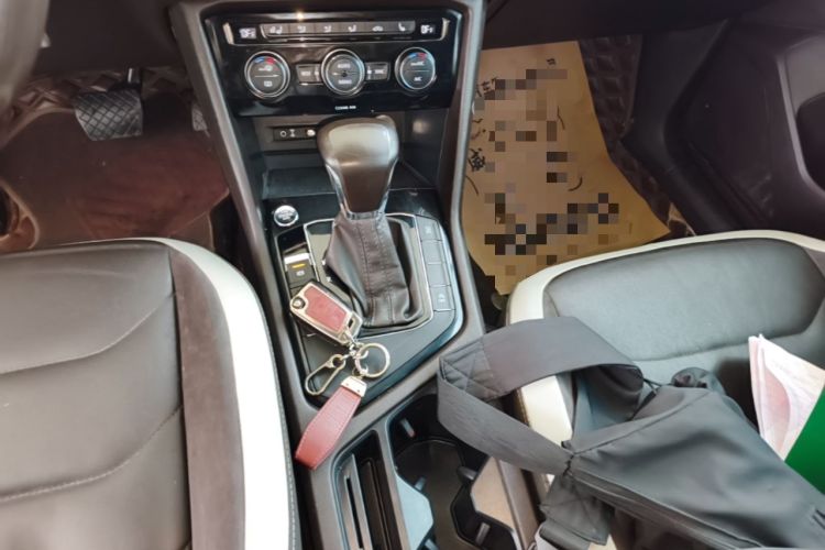 Used Volkswagen Tiguan L 2018 380TSI Automatic All-Wheel Drive Luxury Edition Gear Lever
