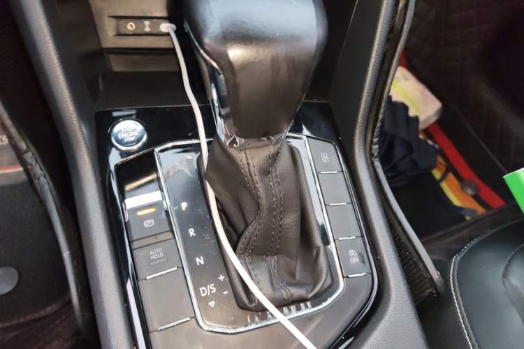 Used Volkswagen Tiguan L 2018 330TSI Automatic Two-Wheel Drive Luxury Edition Gear Lever