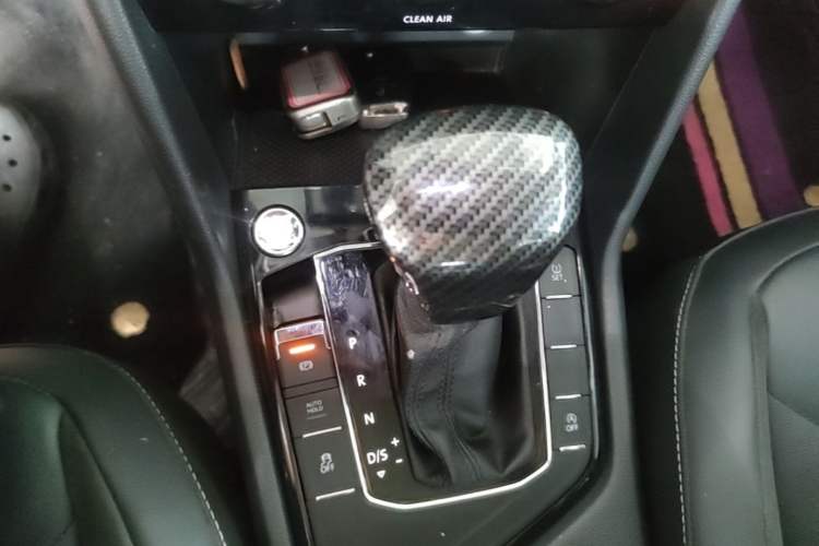 Used Volkswagen Tiguan L 2018 380TSI Automatic All-Wheel Drive Luxury Edition Gear Lever