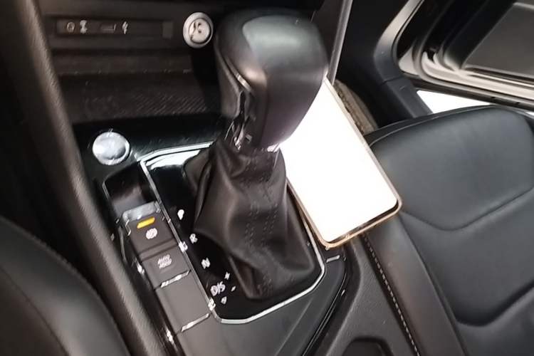 Used Volkswagen Tiguan L 2018 330TSI Automatic Two-Wheel Drive Luxury Edition Gear Lever