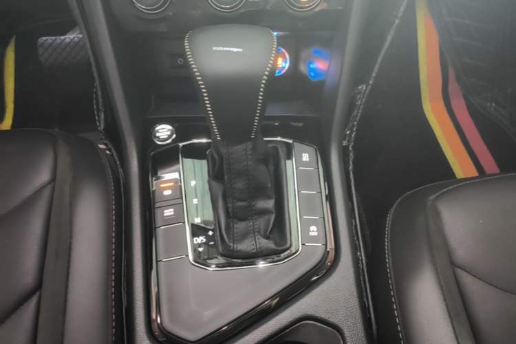 Used Volkswagen Tiguan L 2018 330TSI Automatic Two-Wheel Drive Comfort Edition Gear Lever