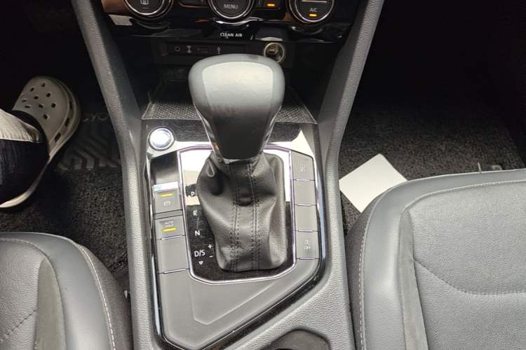 Used Volkswagen Tiguan L 2018 330TSI Automatic Two-Wheel Drive Luxury Edition Gear Lever