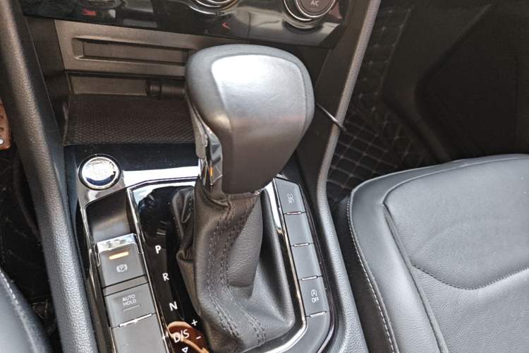 Used Volkswagen Tiguan L 2018 Facelift 330TSI Automatic Two-Wheel Drive Luxury Edition Gear Lever